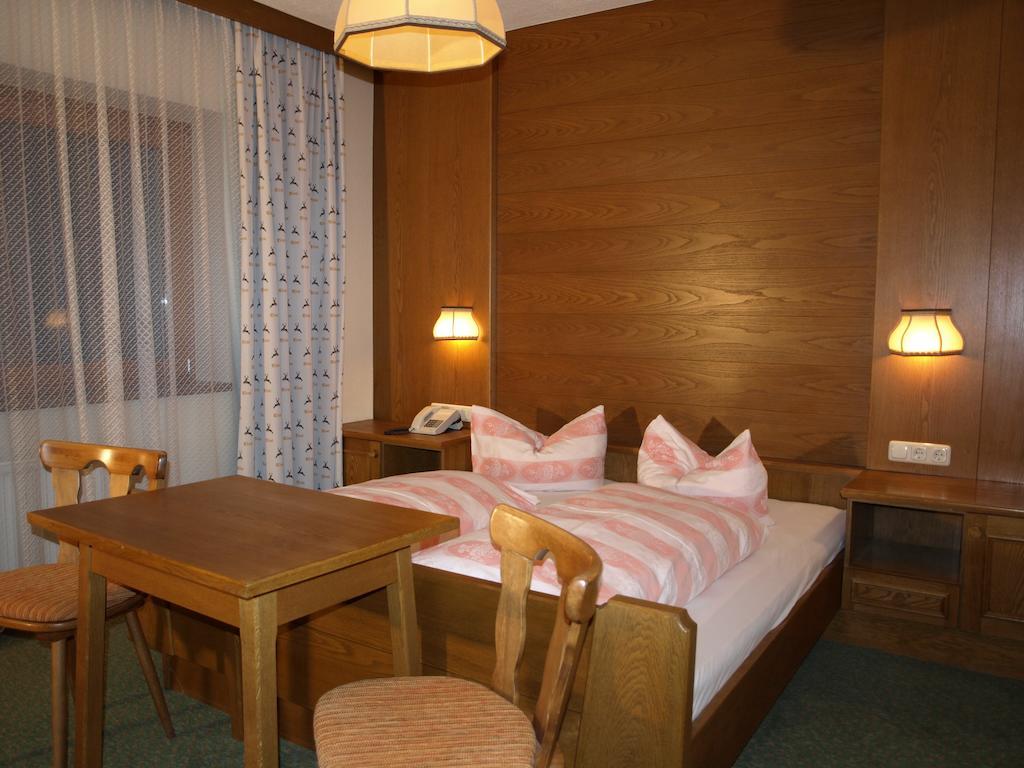 Haus Karin Hotel Solden Room photo
